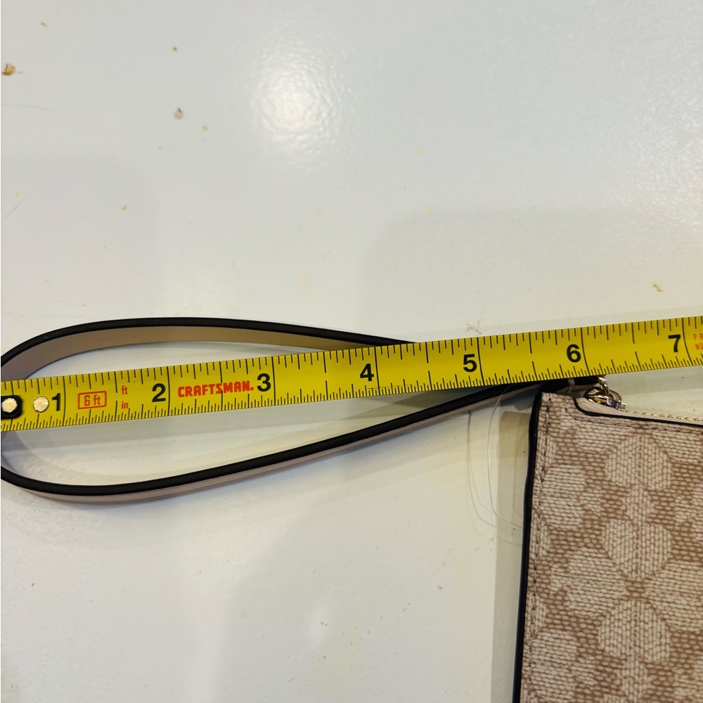 Kate Spade Tan Floral Wristlet in dark beige PVC material Mint condition - Picture 7 of 7